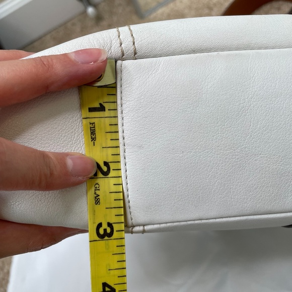 Coach White and Brown Hobo Hamptons Medium Bag - Picture 6 of 16